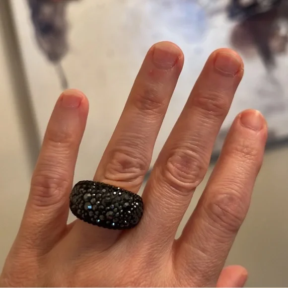 NWT Swarovski Mini Chic Ring Black And Gold